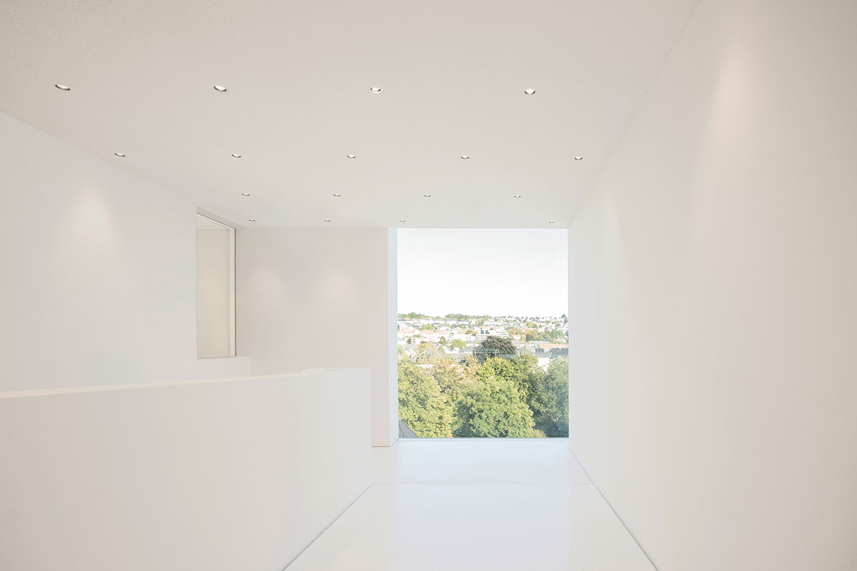 Bez+Kock Architekten uses bridge-like passageway to extend historic museum in Germany