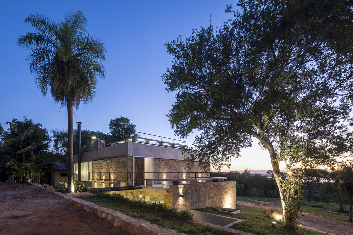 OMCM arquitectos brings rocky landscape inside of this weekend house in Paraguay