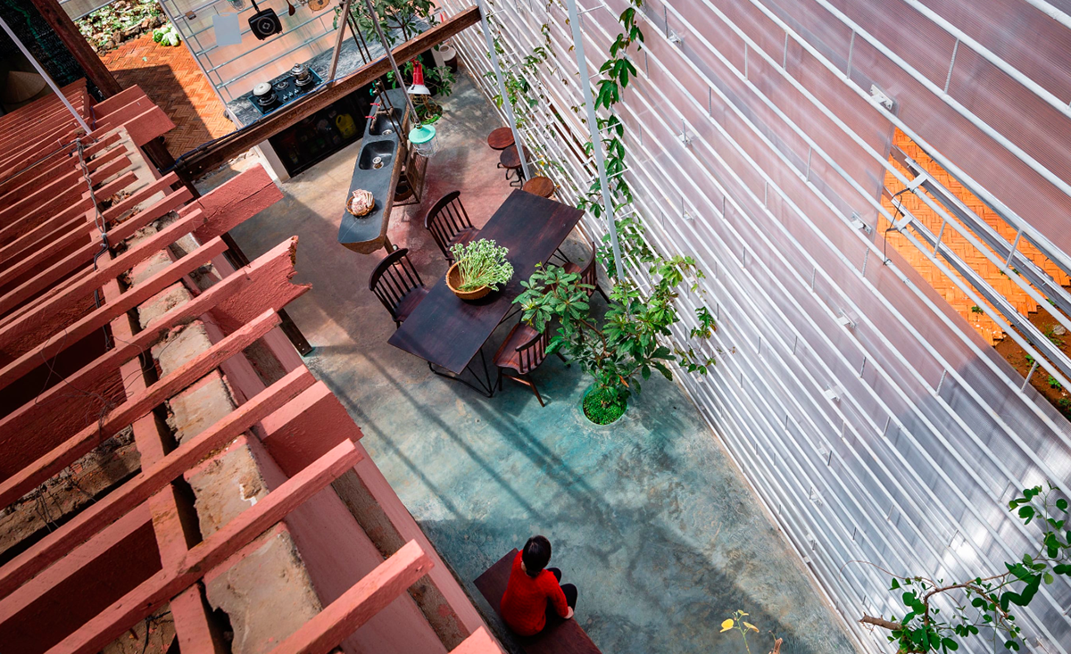 Atelier.tho.A renovated an unused house with translucent skin in Vietnam