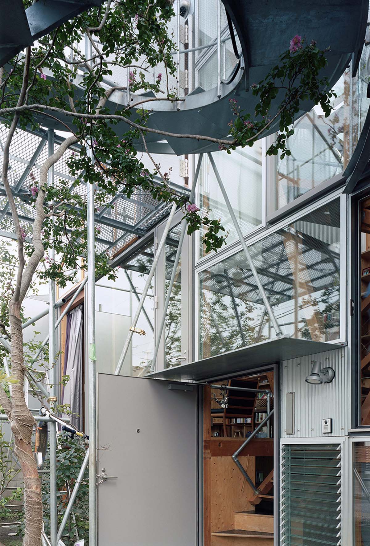 Daita2019 House by Suzuko Yamada Architects takes its language from the complexity of linear elements