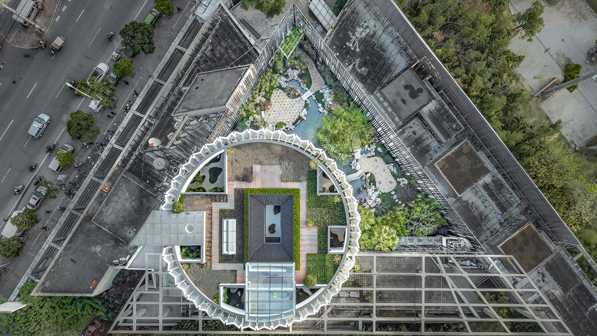 An Art Museum veiled by pleated aluminium panels creates mysticism between inside and outside