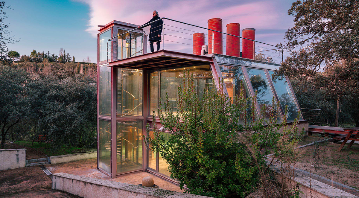 Penelas Architects completes fully-glassed facade pavilion in Spanish forest