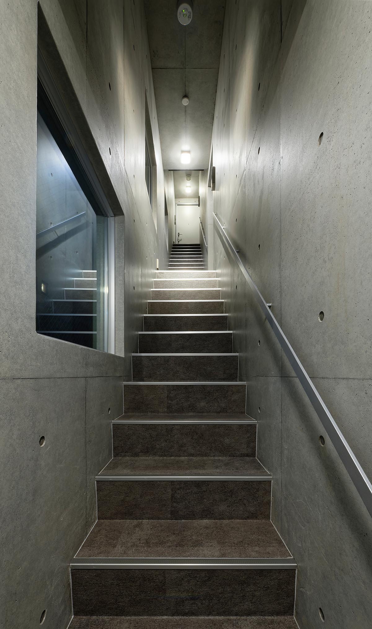 Ryuichi Sasaki Architecture built staircase-linked layered housing in Tokyo 