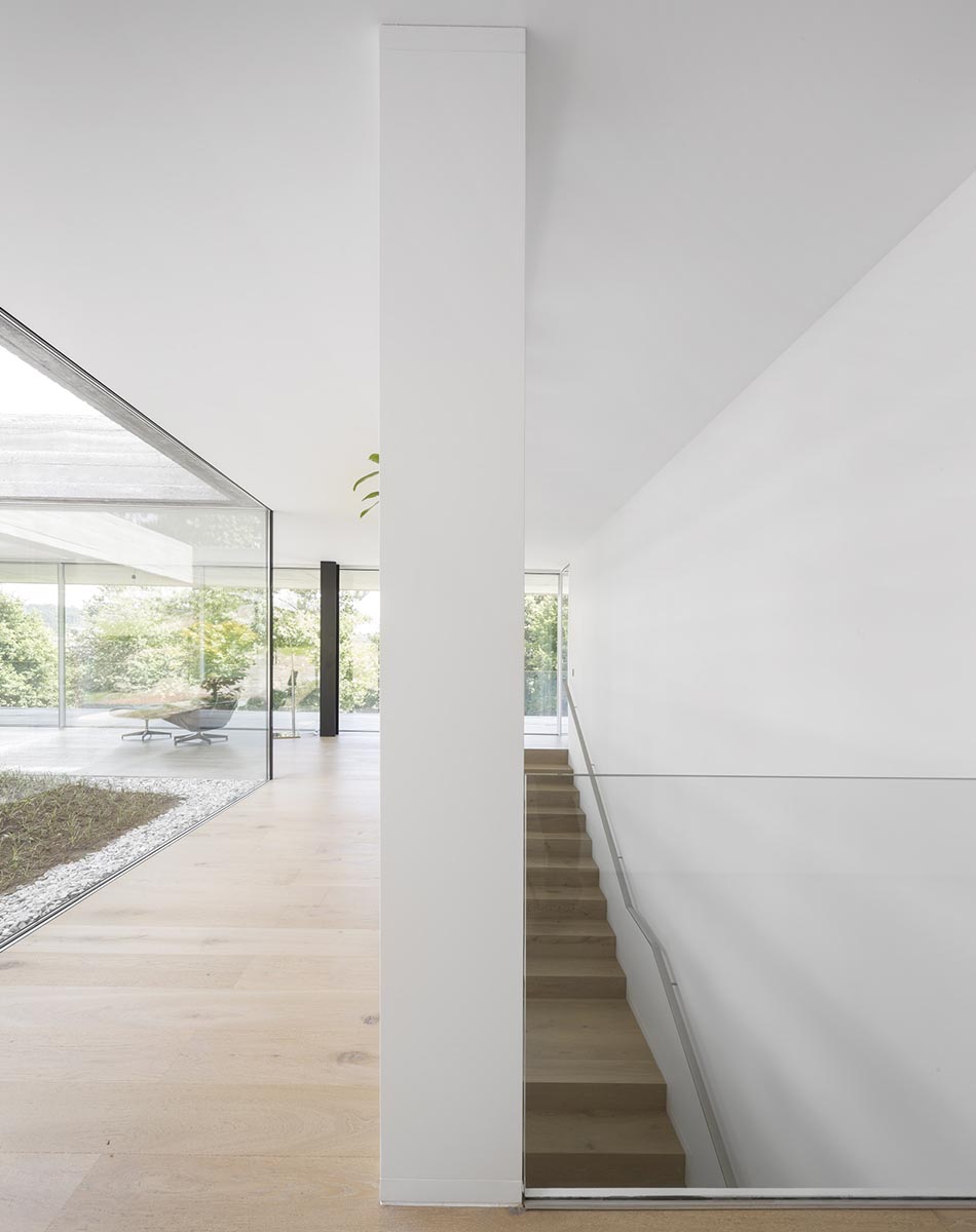 An elongated Sambade house by Spaceworkers presents itself as sober urban landmark in Portugal