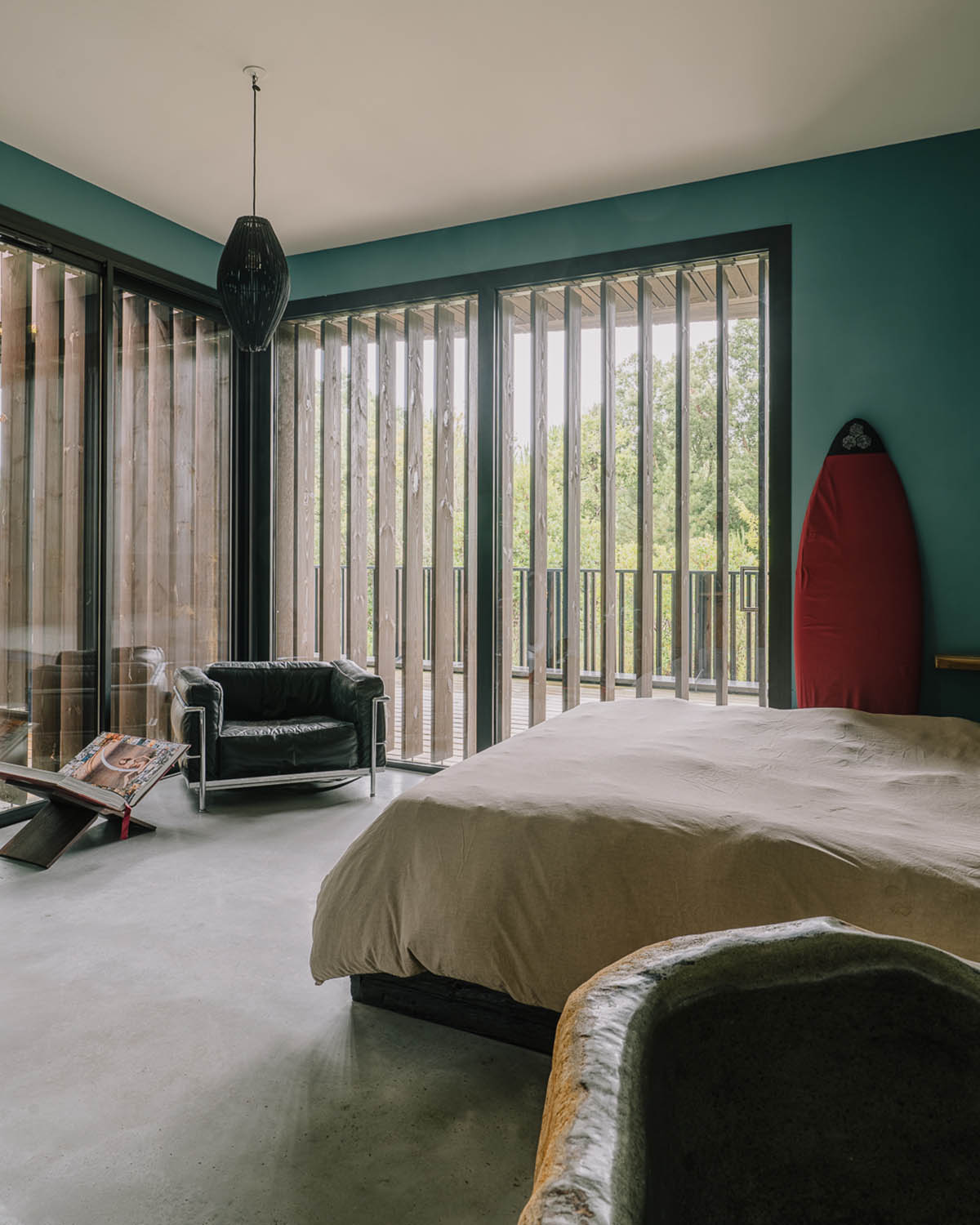 Maud Caubet Architectes built an elevated house creating a contrast in the forest in Landes