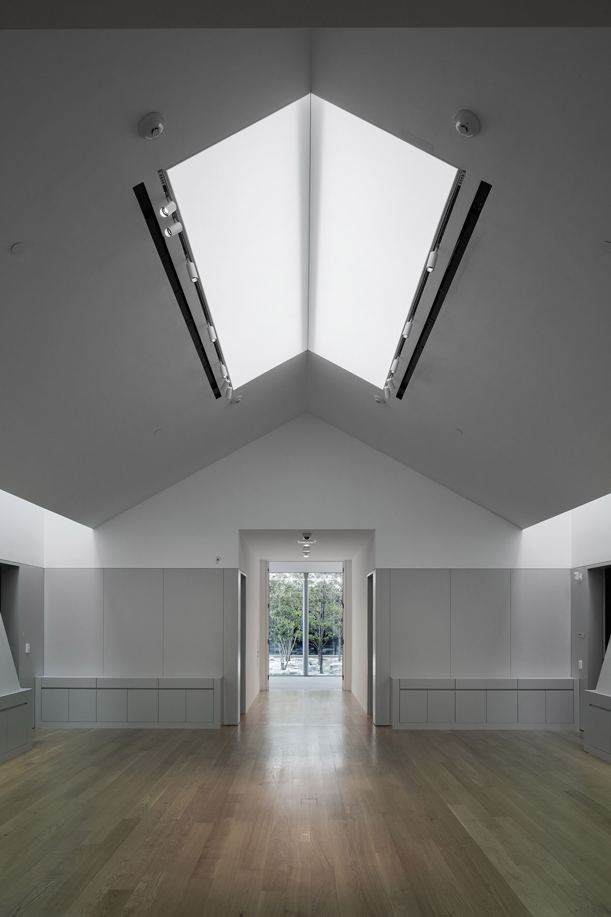 Johnston Marklee-designed freestanding Menil Drawing Institute is enriched with spacious courtyards