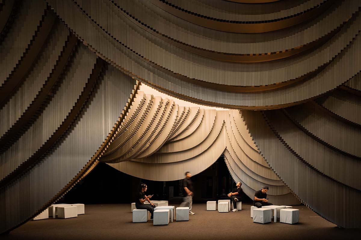 HAS design and research creates public ground interior from disc-like aluminum rods in Bangkok