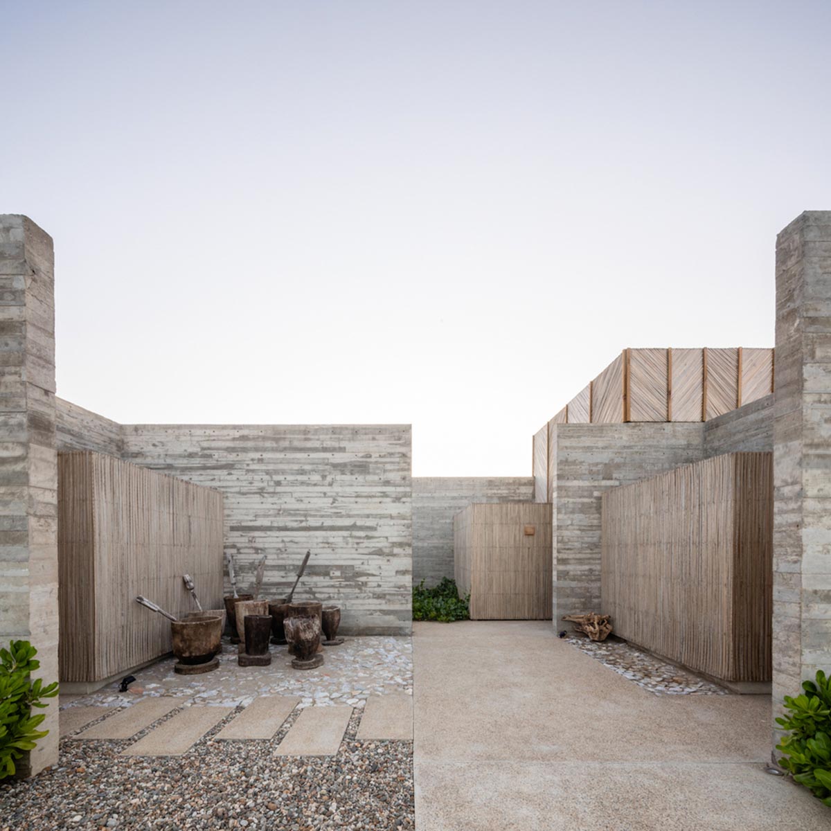 A system of parallel concrete walls forms Casa Cova with private passages designed by anonimous