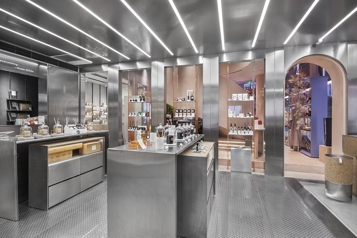 S&ograve; Studio combines metallic and pinkish-colored interior for Beijing store