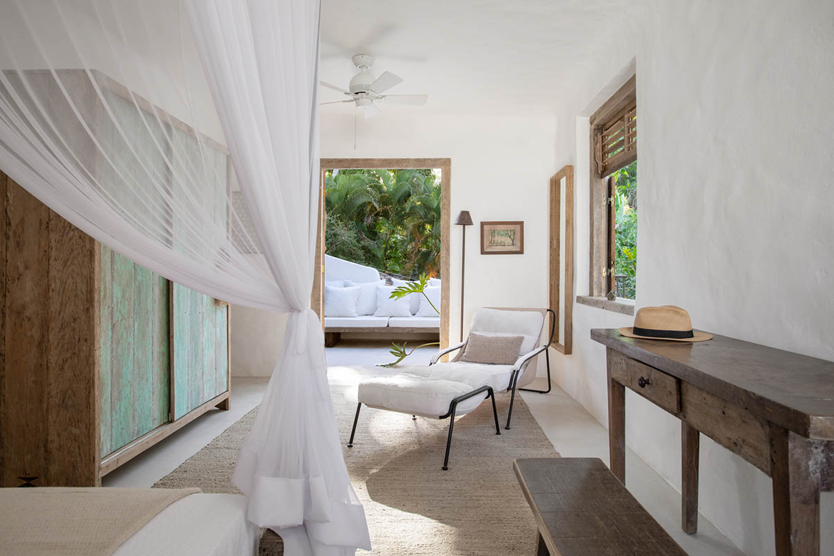 Trancoso House by Est&uacute;dio OR+K and TODOS Arquitetura features rustic details in Trancoso, Brazil