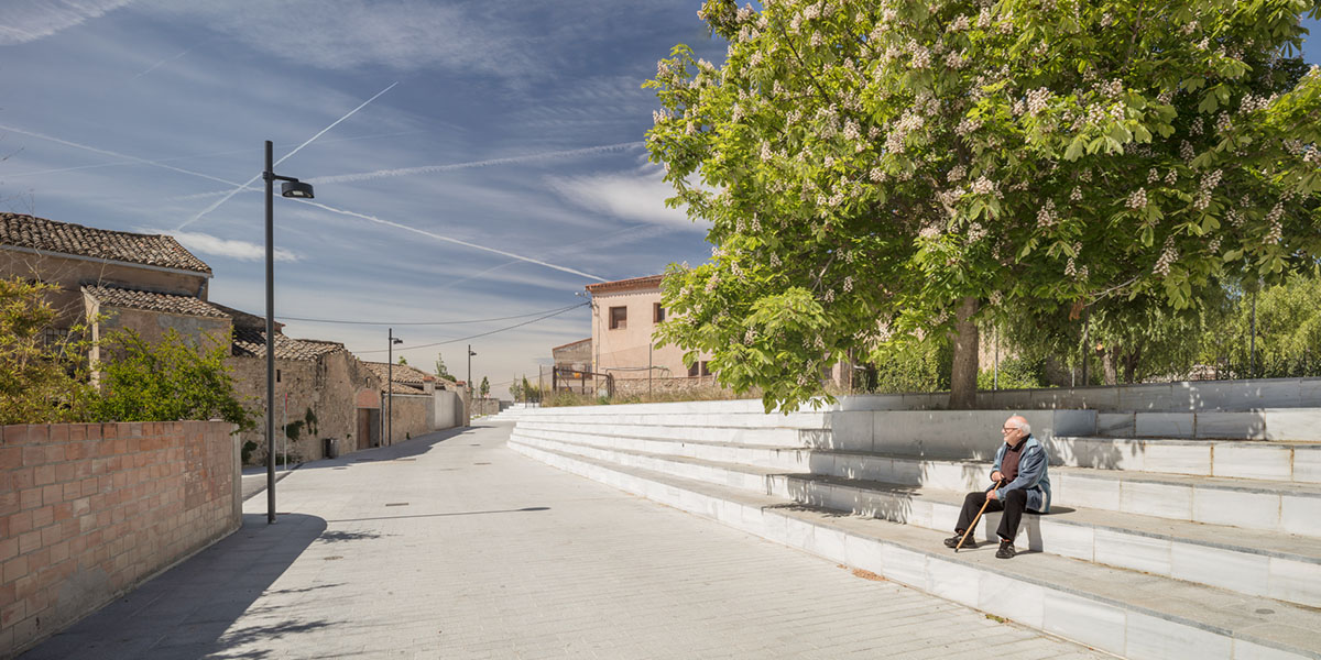 SCOB redesigns old city center of Ódena in Barcelona with continuous public space