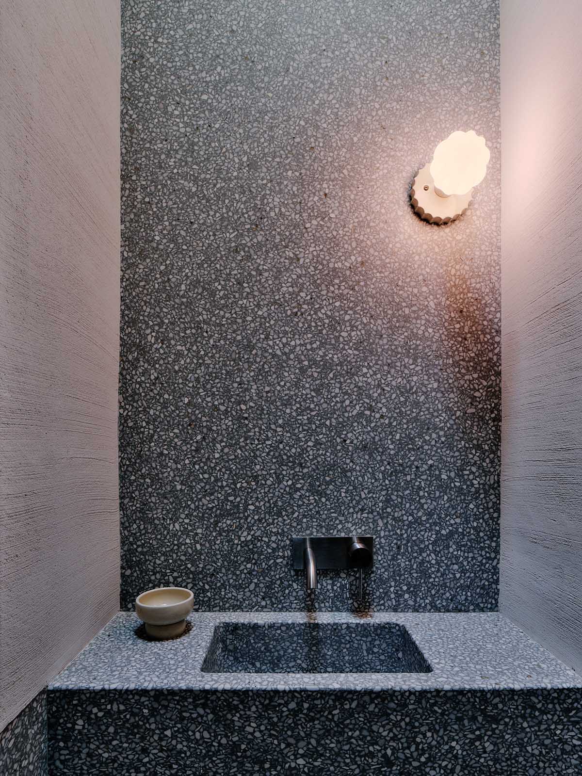 Capturing Light Residence by Min Design explores the dynamics of light in San Francisco 