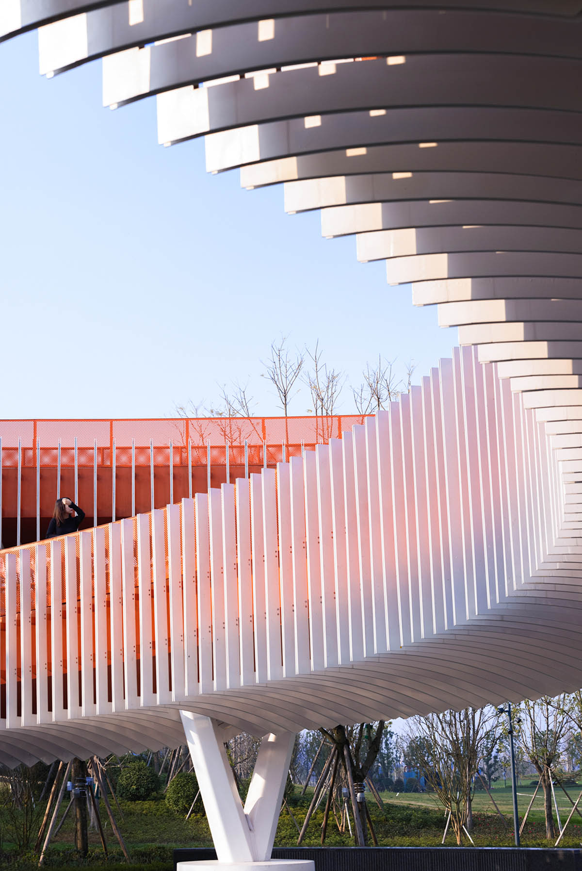 Atelier-Sizhou completes Dong‘an Lake Sports Park Bridge in Chengdu