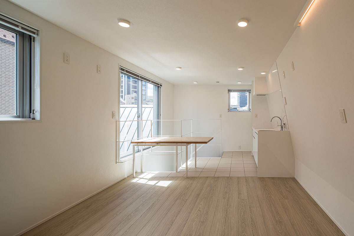 Ryuichi Sasaki Architecture built staircase-linked layered housing in Tokyo 