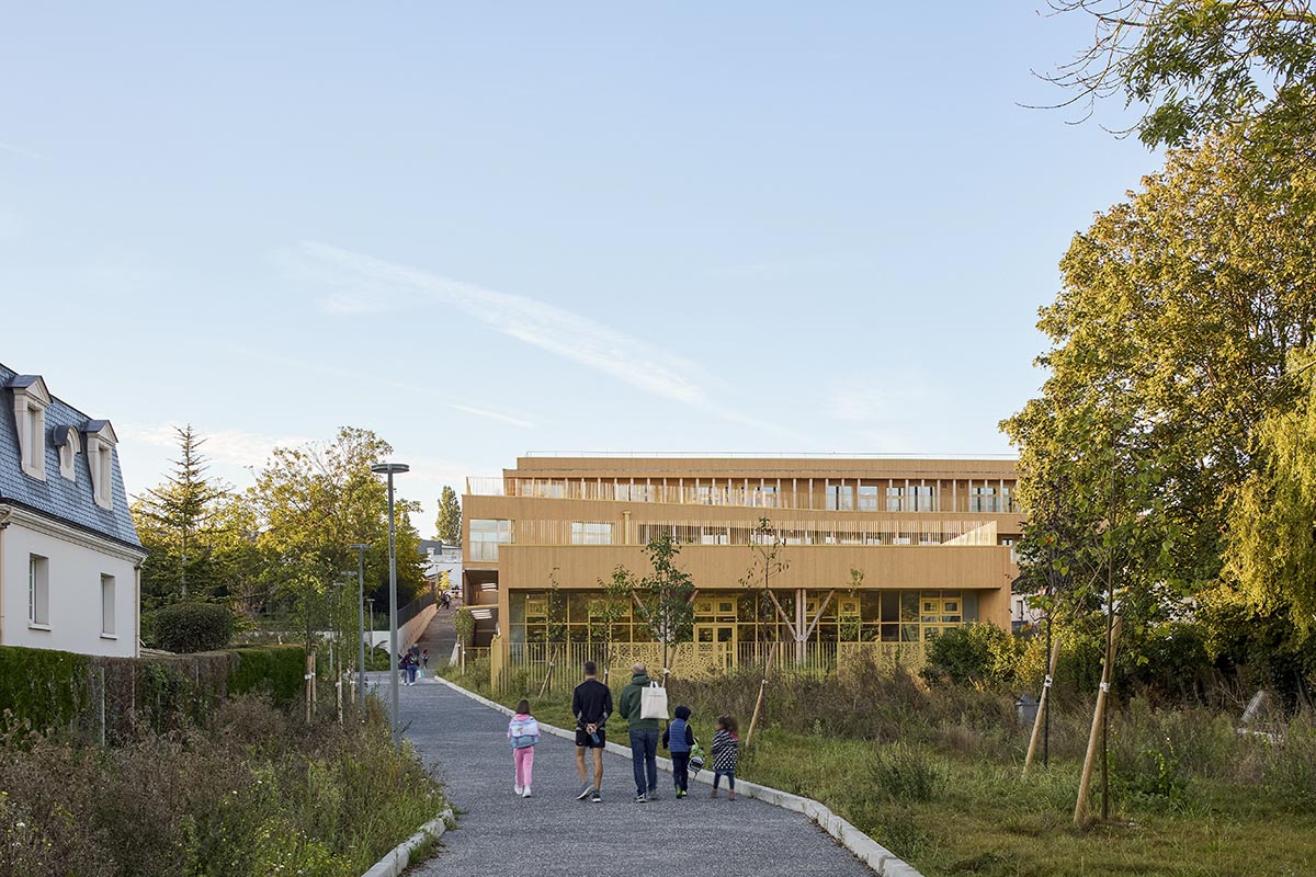 Wooden school by r2k architecte is inspired by Nordic architecture to be a positive energy building