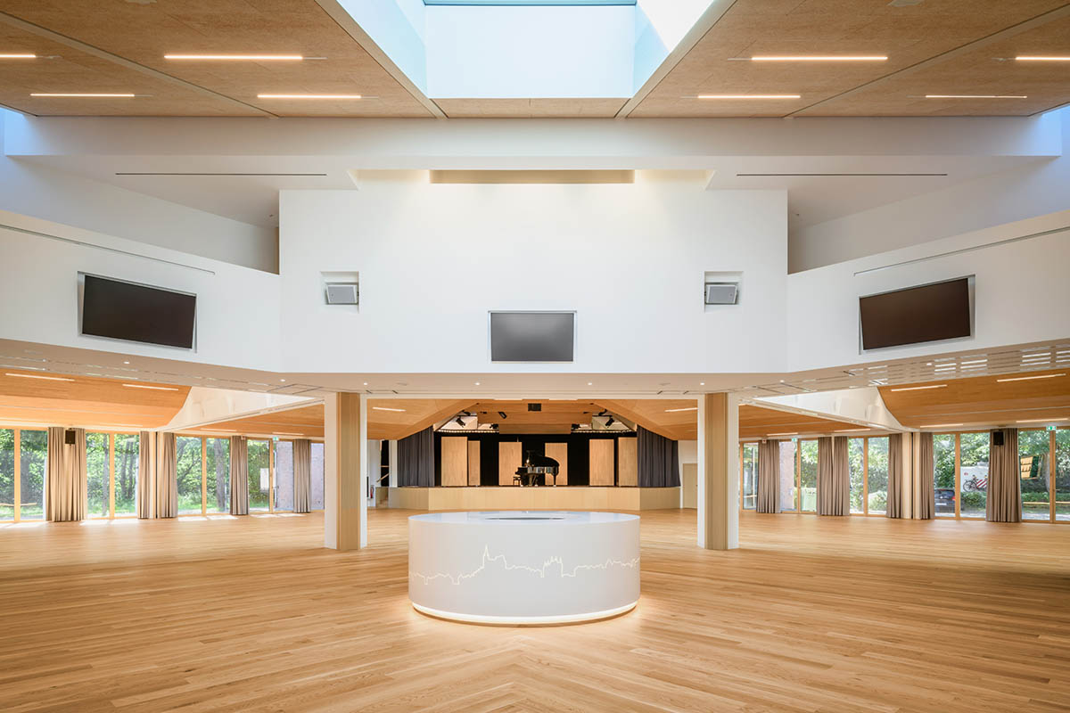 The revitalization of the forum in Frankenberg highlights the beauty of the existing structure 