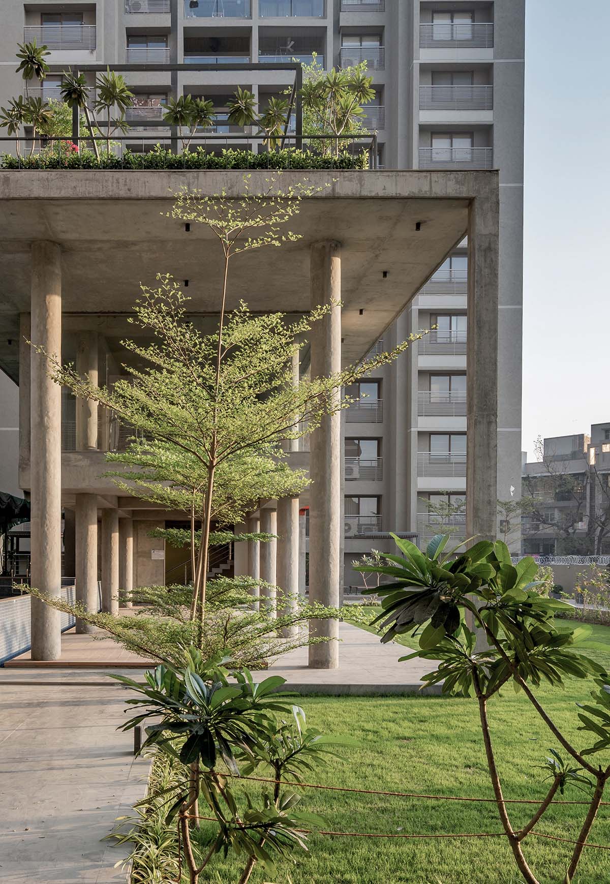 UA Lab creates concrete shell for community space in Ahmedabad