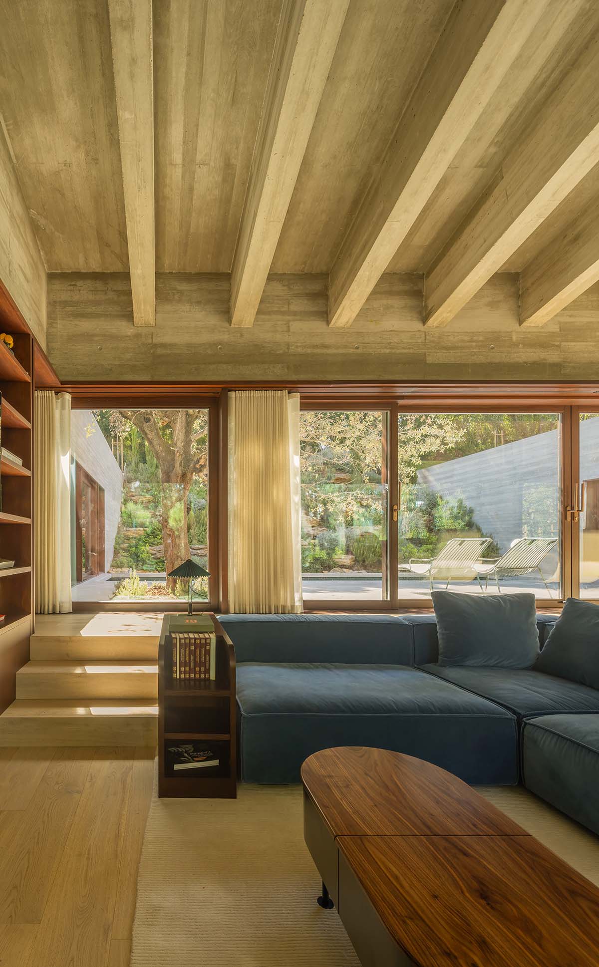 OODA completes u-shaped Oeiras House in Oeiras, Portugal