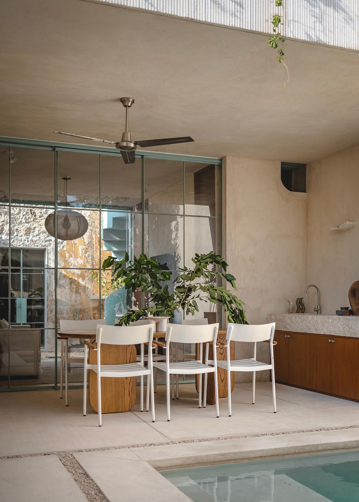 Veinte Diezz Arquitectos converts an abandoned home into a serene indoor-outdoor dwelling