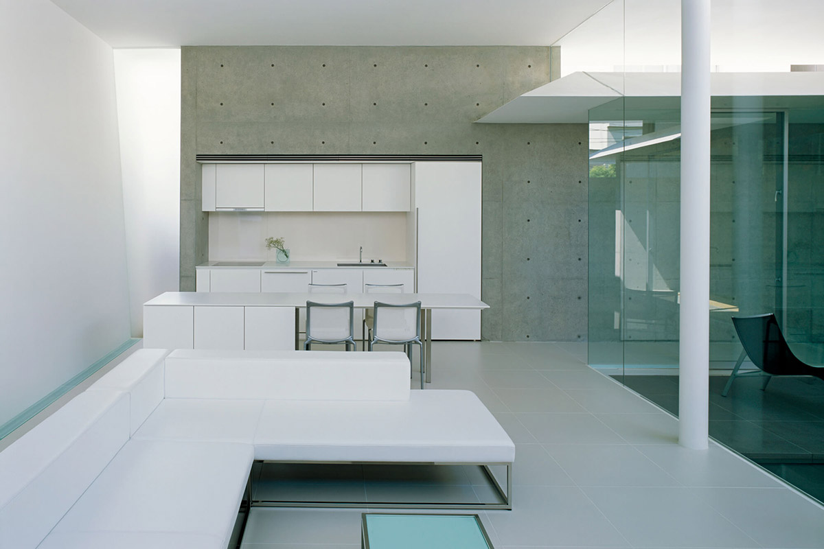 Kubota Architect Atelier's private residence made of folded walls introduces variations of spaces