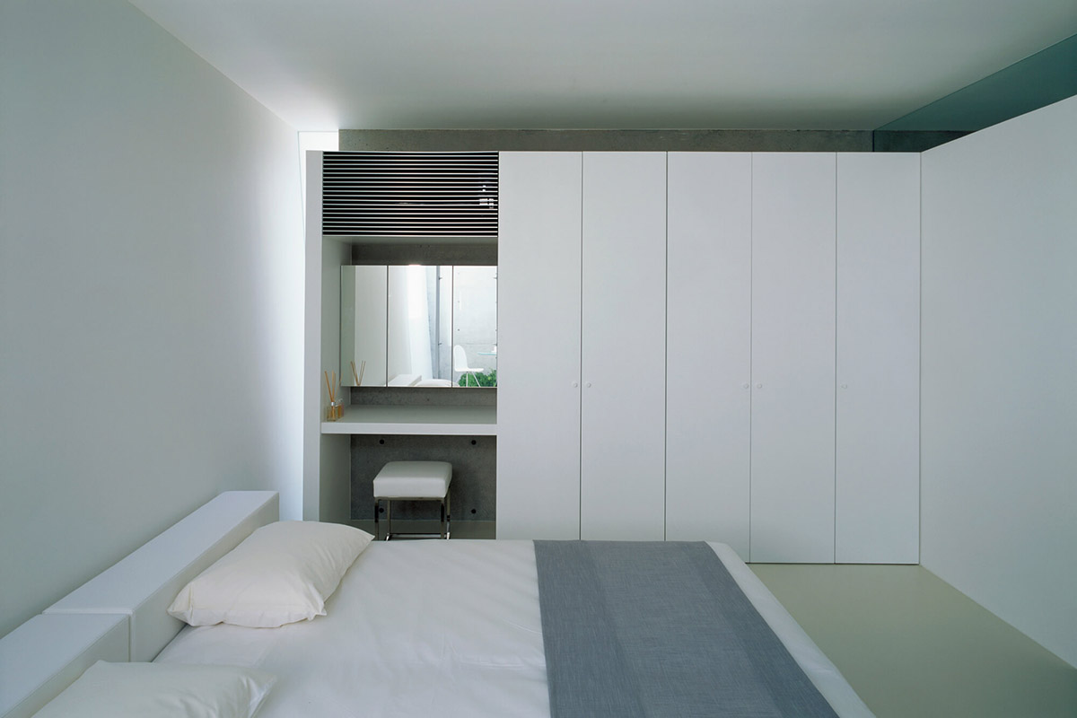 Kubota Architect Atelier's private residence made of folded walls introduces variations of spaces