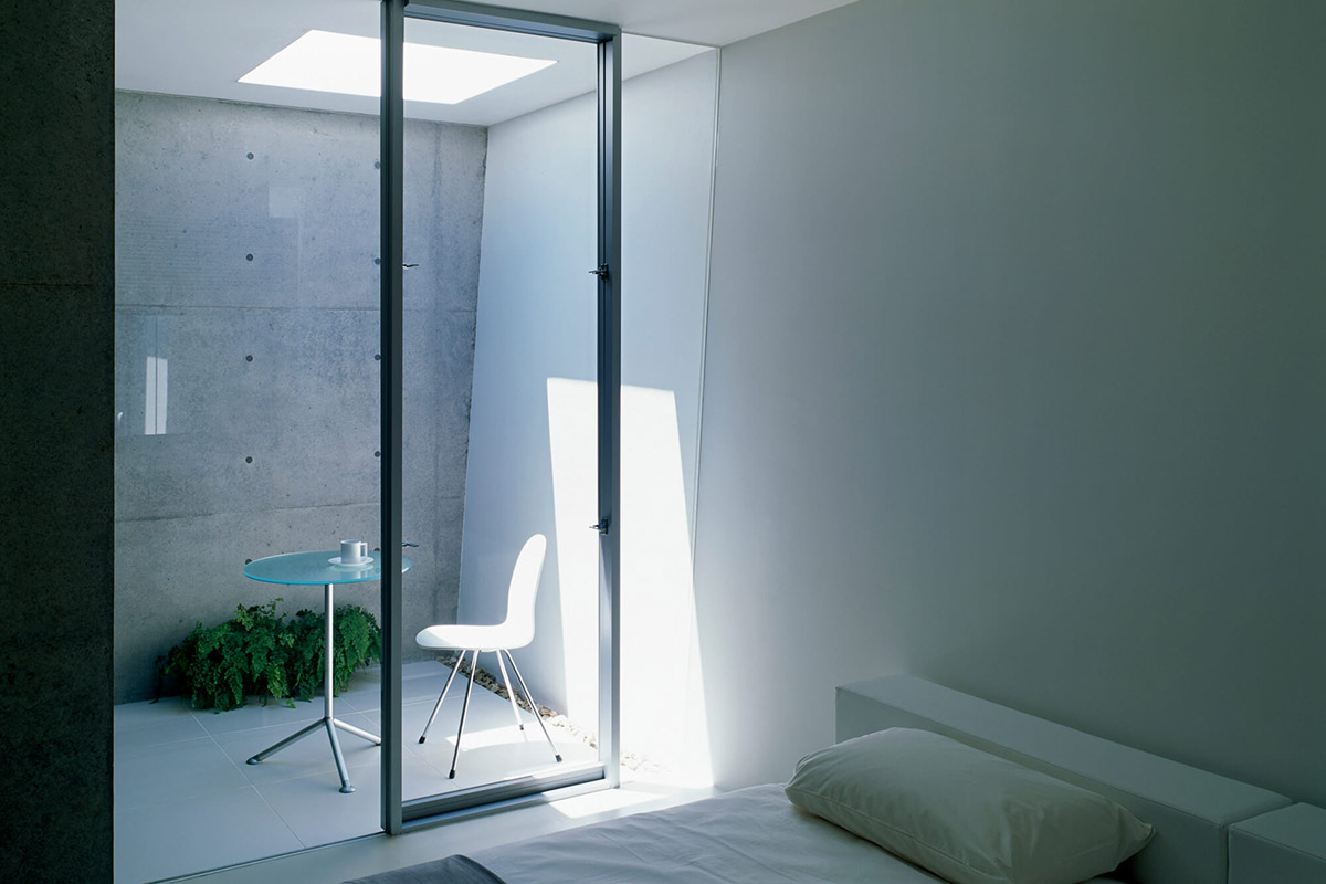 Kubota Architect Atelier's private residence made of folded walls introduces variations of spaces