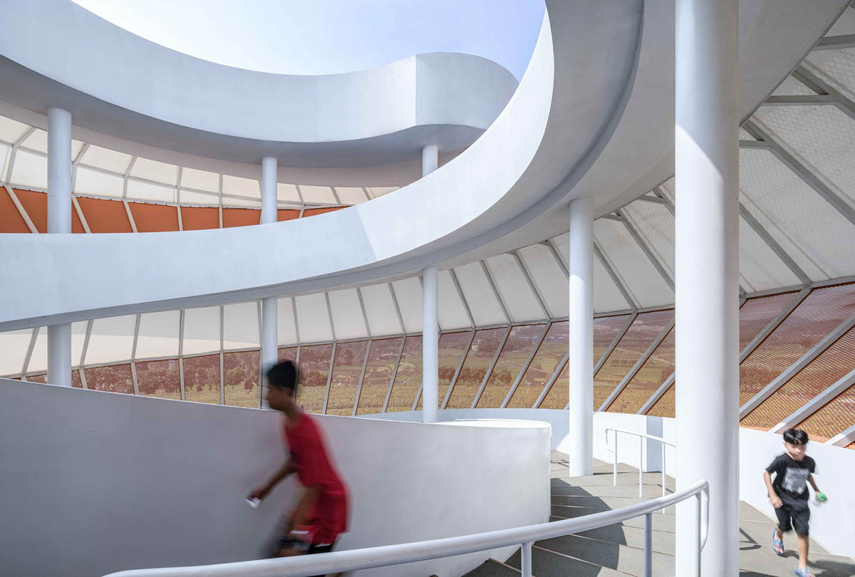 Doarchi designs spiral tower that allows visitors to explore the untouched nature while moving inside