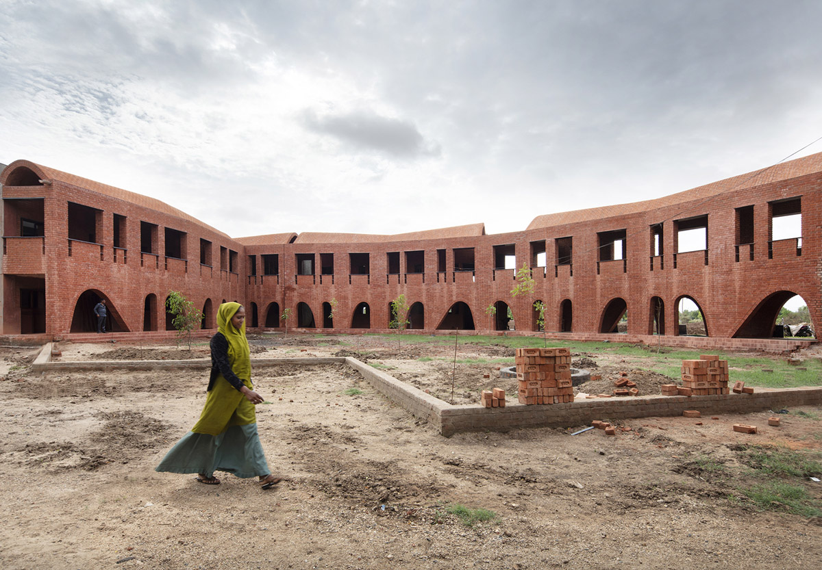 A school built from tilted brick vaults evoke a child's freedom in India