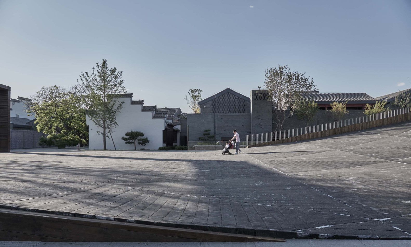 Atelier TeamMinus completes Piazza & Art Space activating its own environment in Beijing