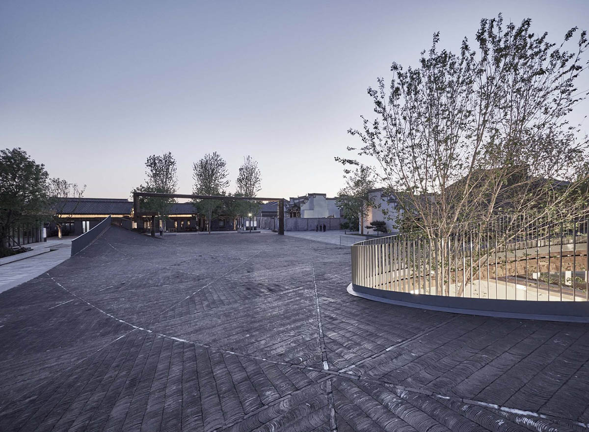 Atelier TeamMinus completes Piazza & Art Space activating its own environment in Beijing