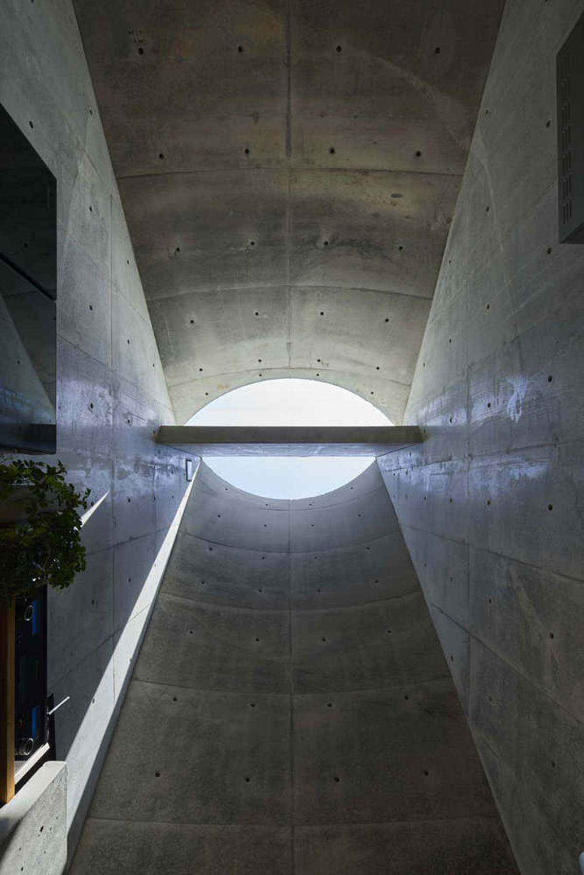 Takeshi Hosaka's Love2 House presents