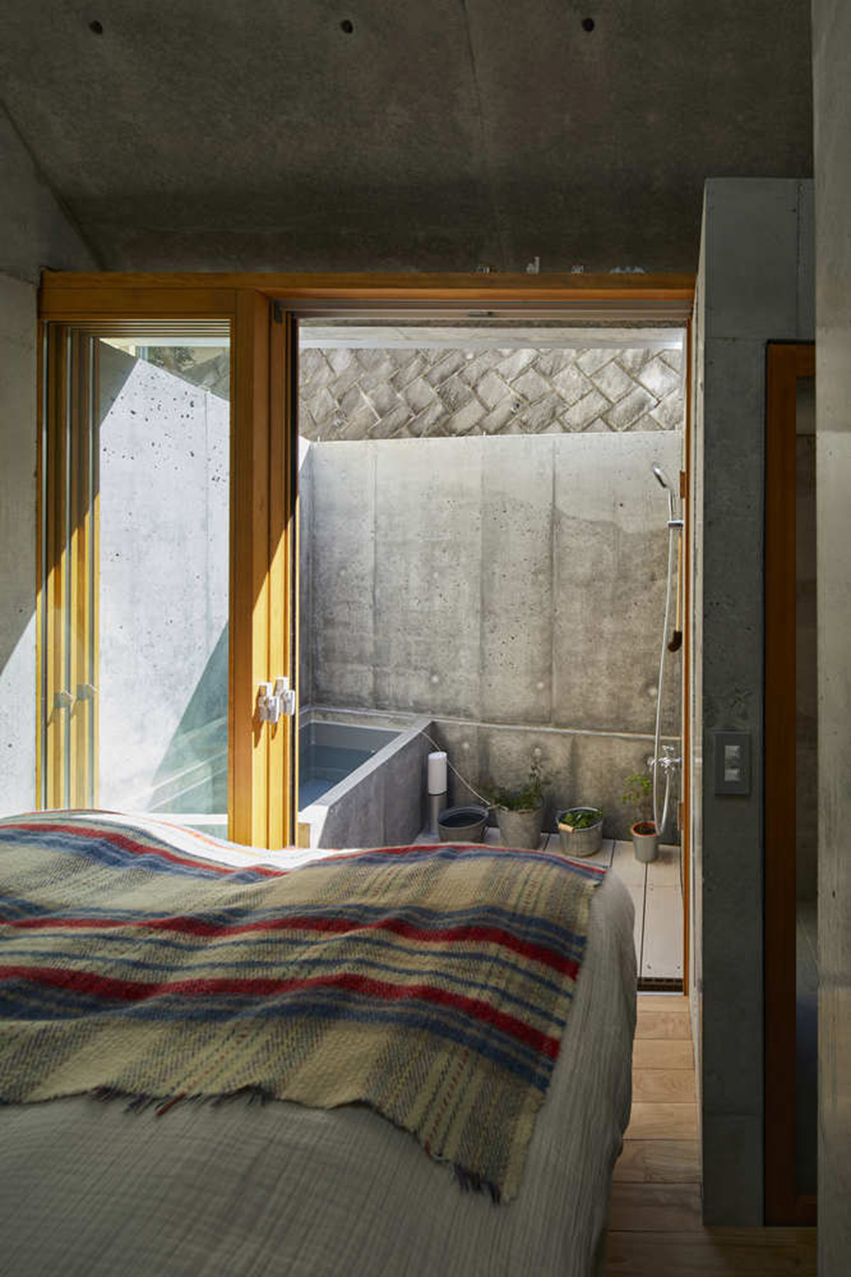 Takeshi Hosaka's Love2 House presents