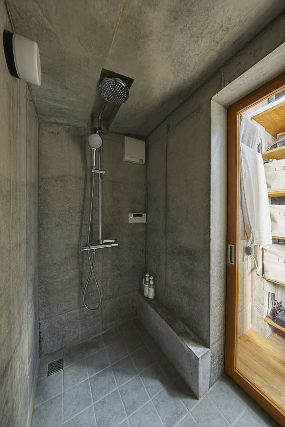 Takeshi Hosaka's Love2 House presents