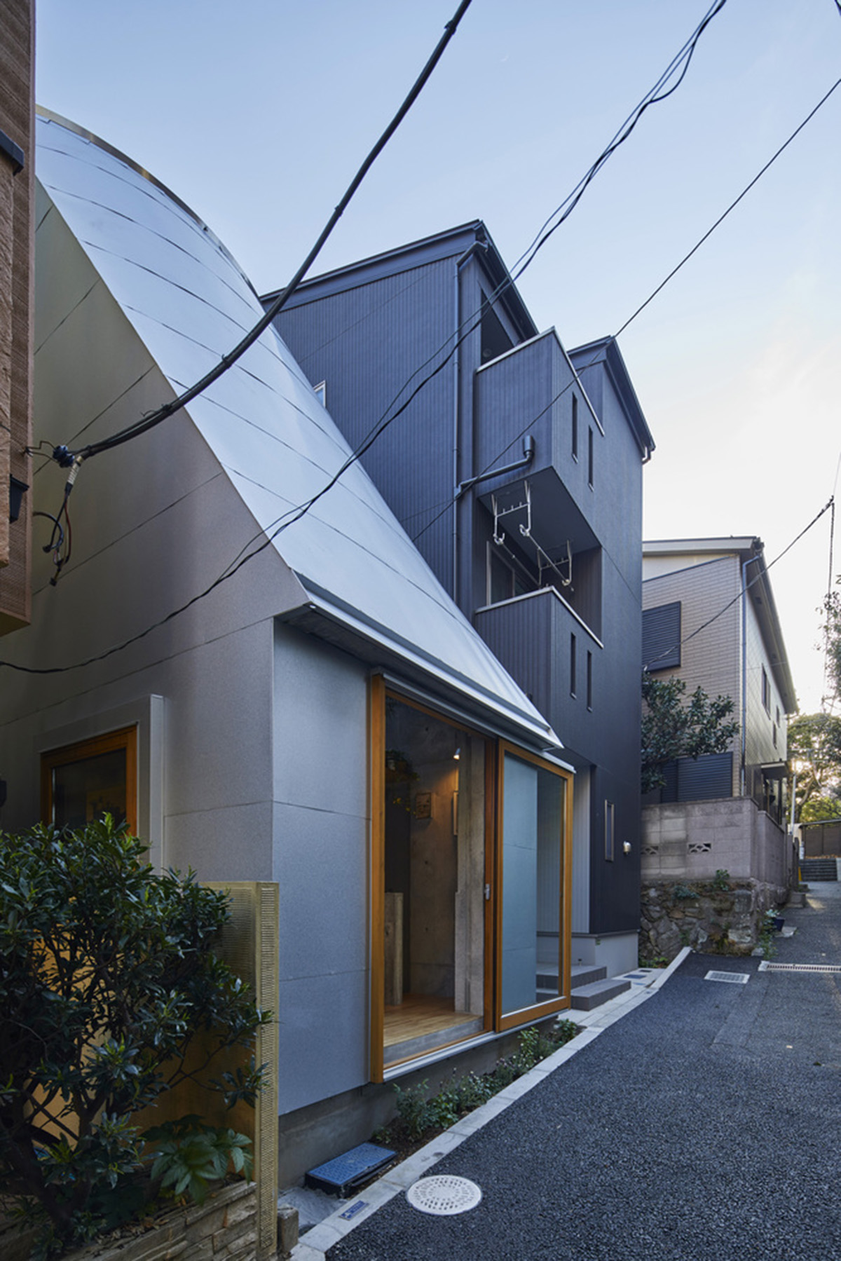 Takeshi Hosaka's Love2 House presents