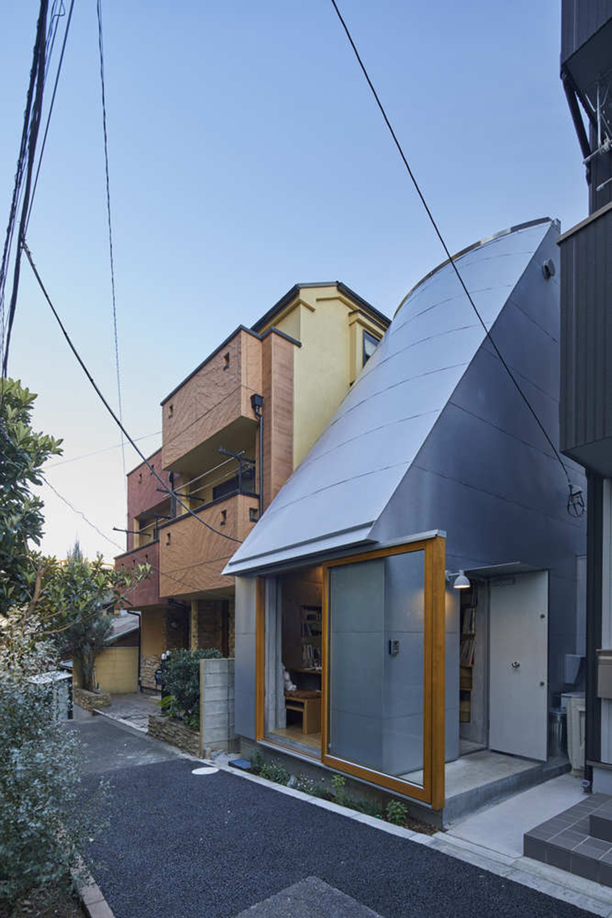 Takeshi Hosaka's Love2 House presents