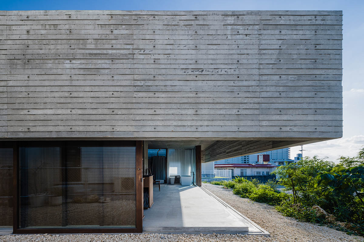 IGArchitects completes concrete One Legged House in Japan