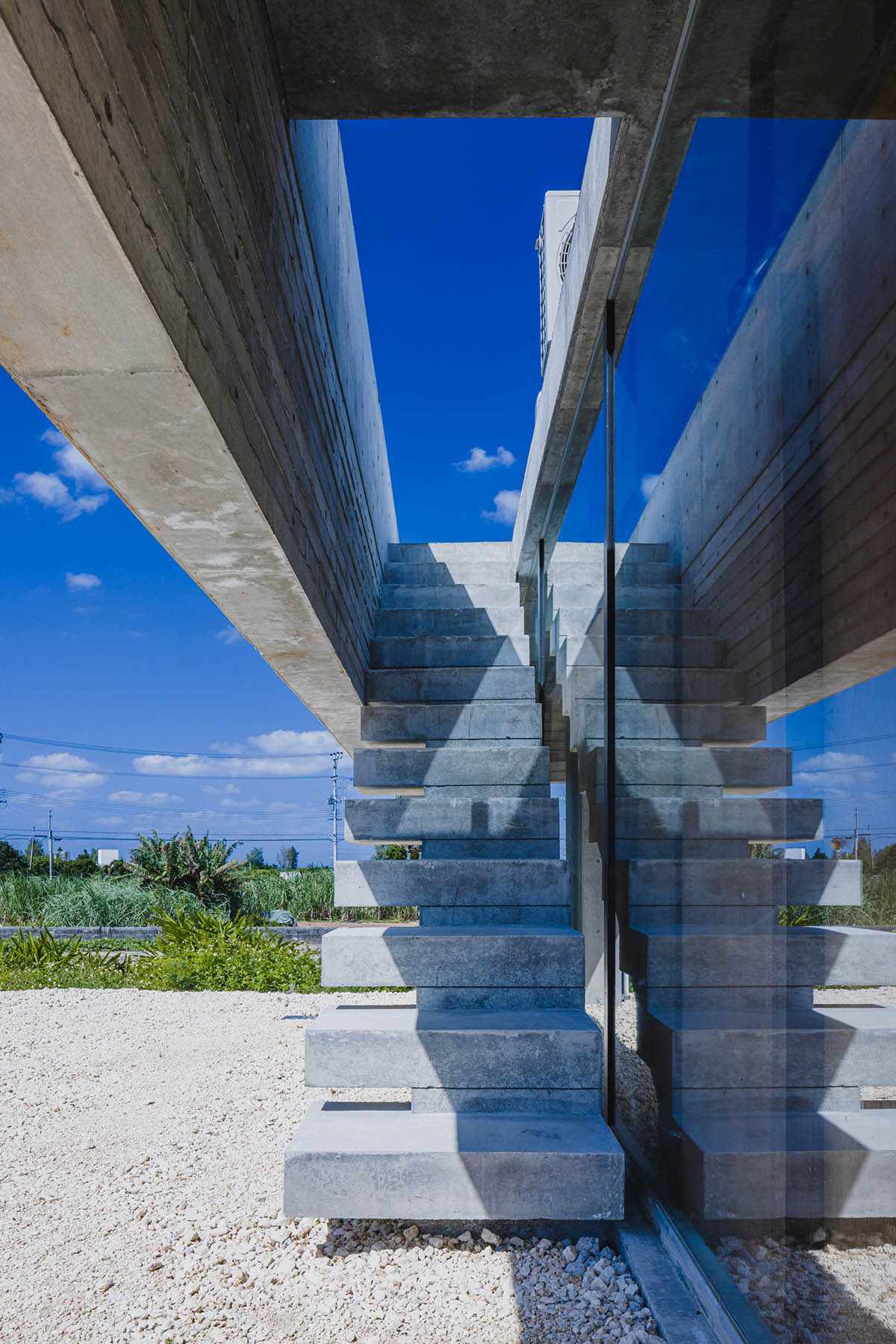 IGArchitects completes concrete One Legged House in Japan