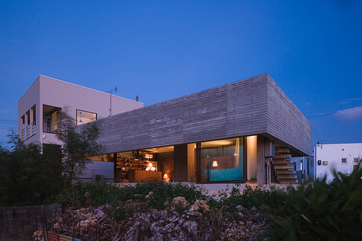 IGArchitects completes concrete One Legged House in Japan 