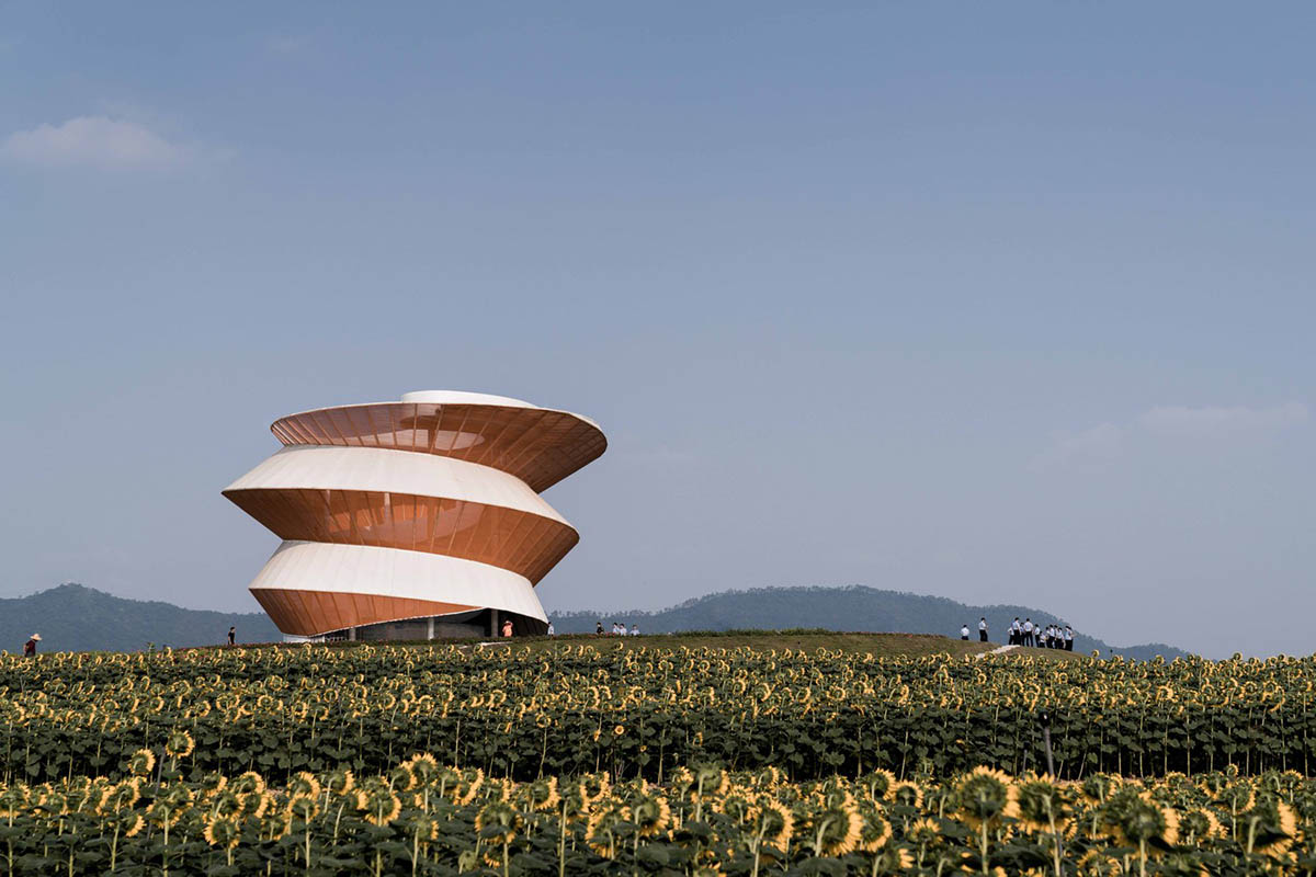 Doarchi designs spiral tower that allows visitors to explore the untouched nature while moving inside
