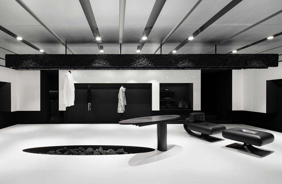 WGNB uses achromatic color of black for partly triangular-designed fashion store in Seoul