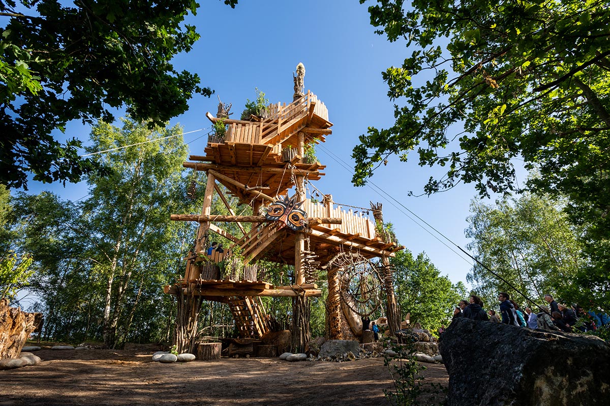 Danish recycling artist Thomas Dambo installed 7 giant wooden trolls in Boom, Belgium