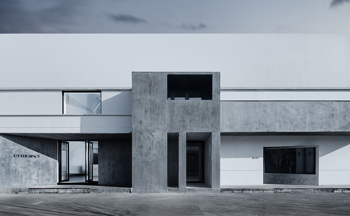 CUN converts old warehouse into a photographer's studio with industrial-looking interior in Beijing