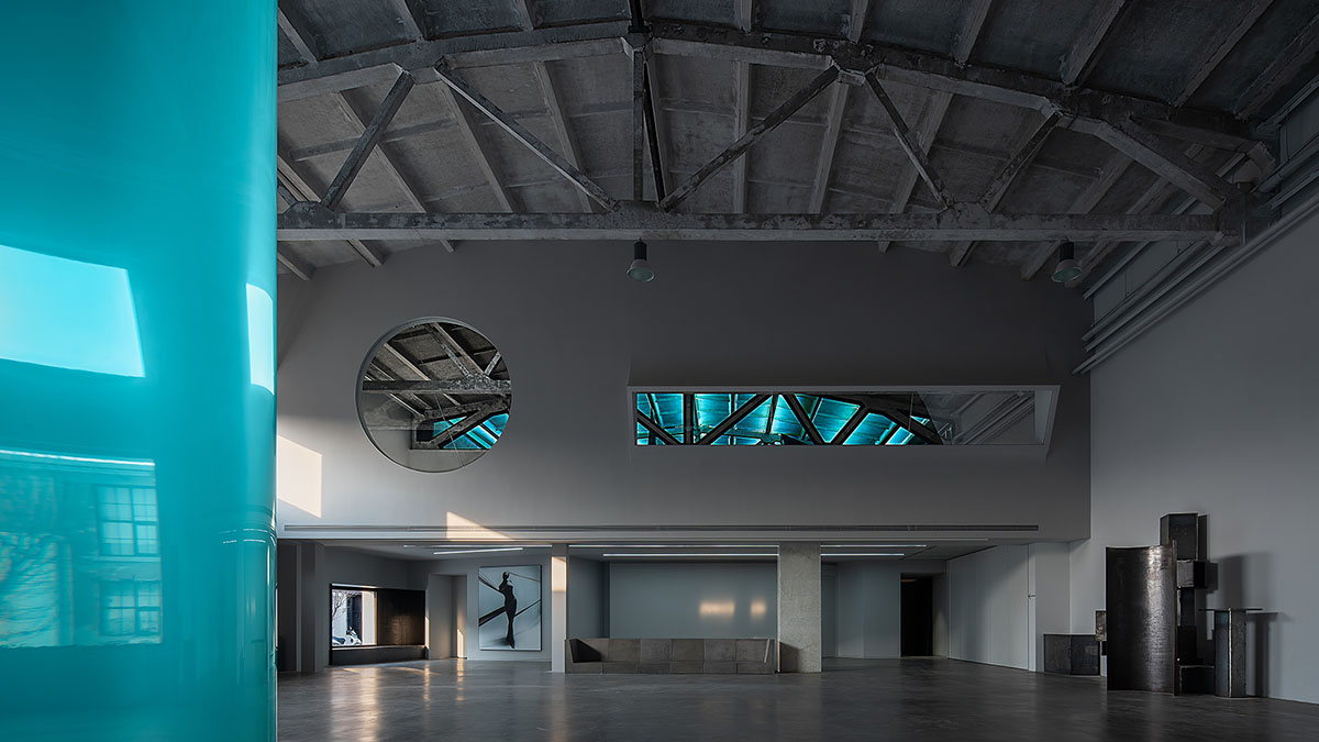 CUN converts old warehouse into a photographer's studio with industrial-looking interior in Beijing