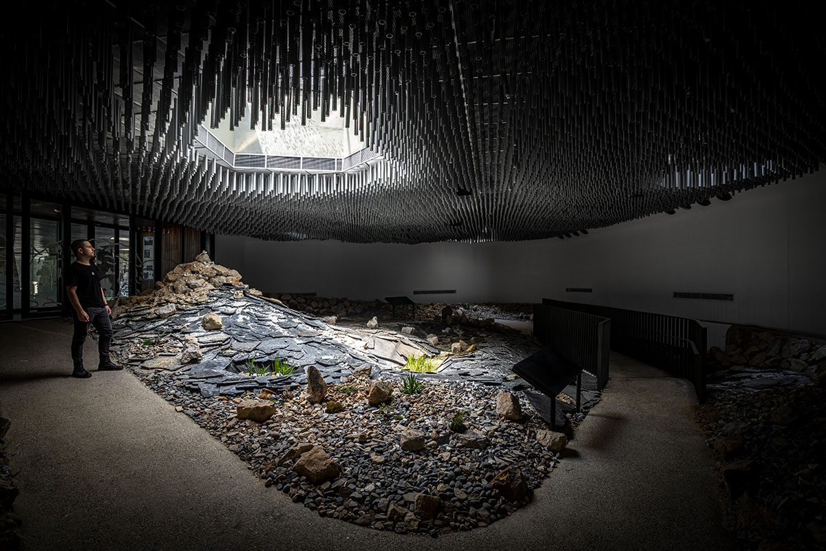 DARP built botanical garden in Colombia with self-supporting glazed volumes