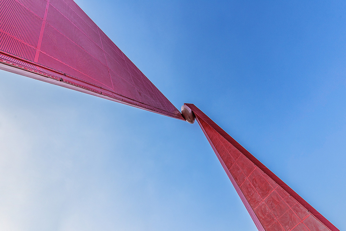 pt-landscape-marks-shandong-city-with-bold-red-folded-bridge