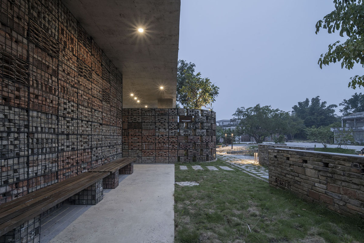 Public toilets have been elaborated in new aesthetic by Atelier cnS in Zuzhai village