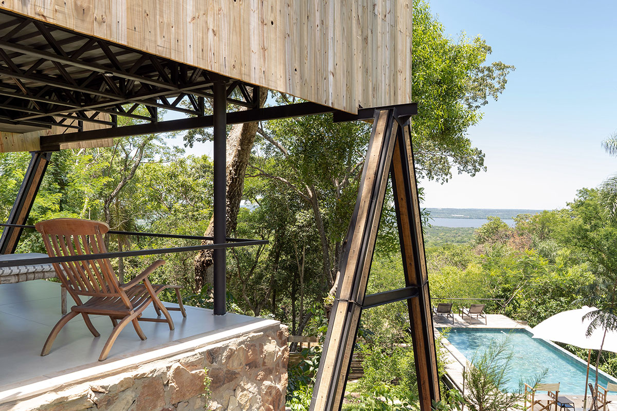 Javier Corval&aacute;n + Laboratorio de Arquitectura designs periscope-like house in Paraguay 