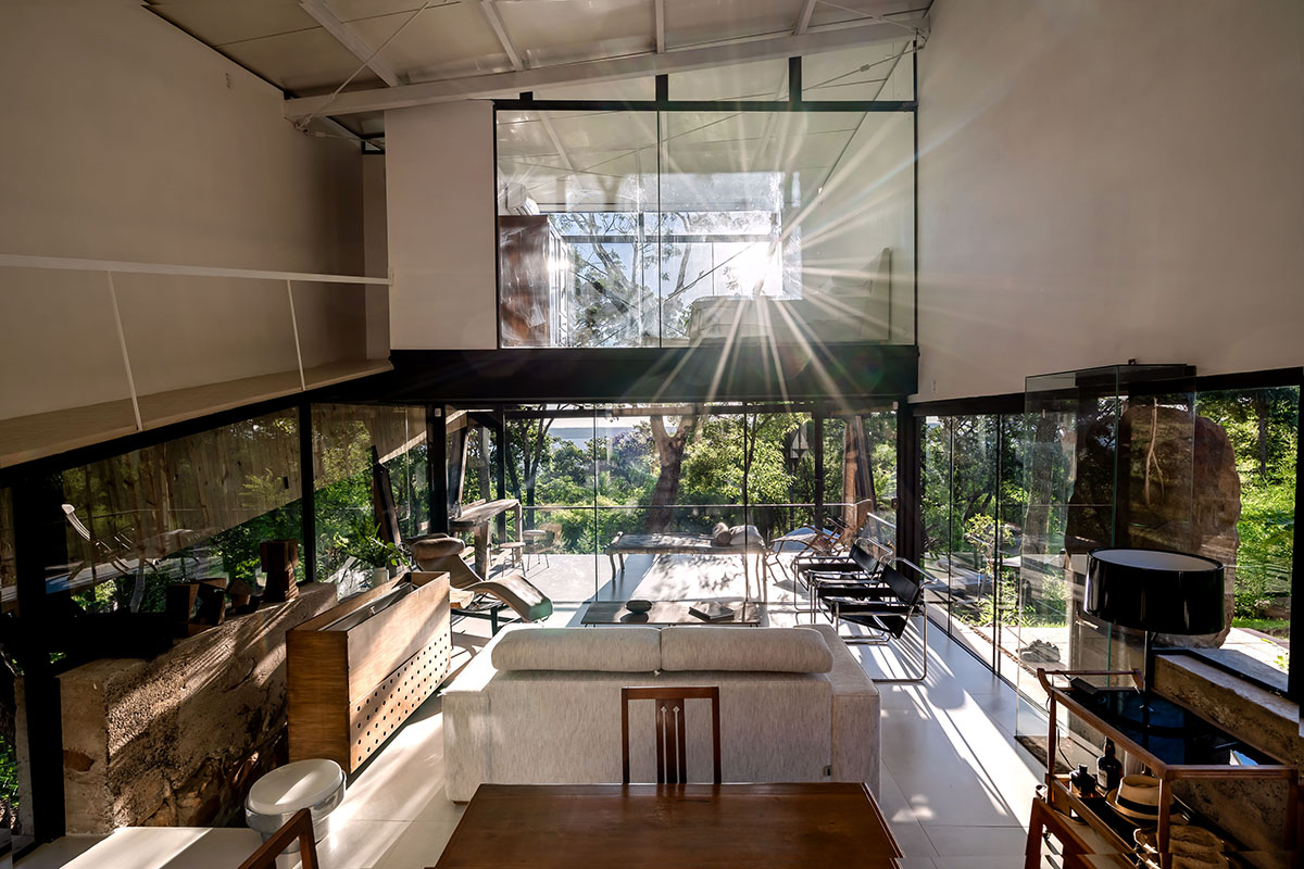 Javier Corval&aacute;n + Laboratorio de Arquitectura designs periscope-like house in Paraguay 