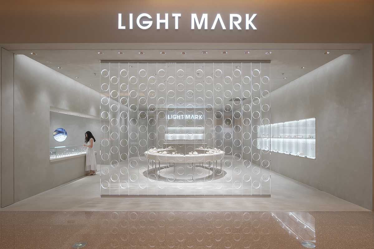 kooo architects adds transparent floating halos as a screen to jewelry store in Suzhou 