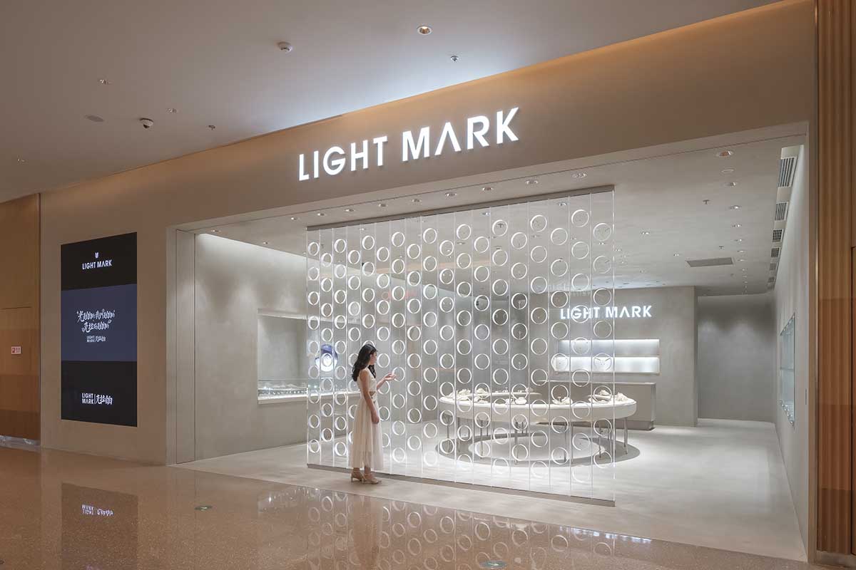 kooo architects adds transparent floating halos as a screen to jewelry store in Suzhou 